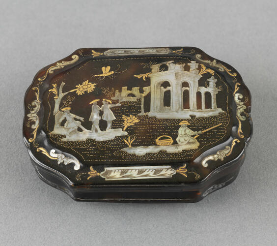 Snuff box