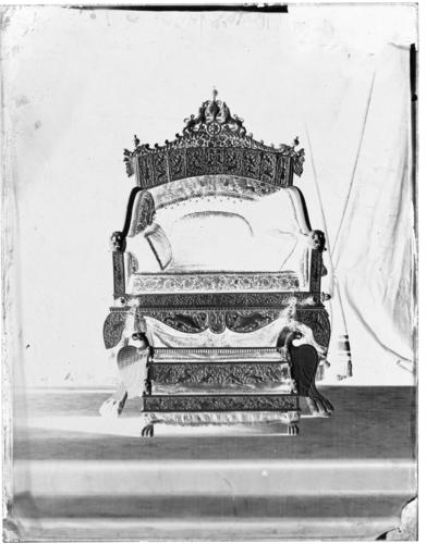 Glass plate negative of the Travancore Throne and stool Glass plate negative of the Travancore Throne and stool