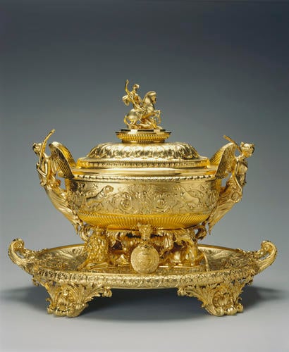Tureen with stand and cover