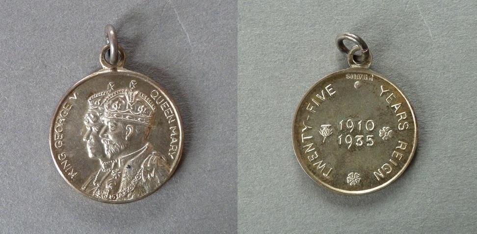 Medal commemorating the Silver Jubilee of George V and Queen Mary