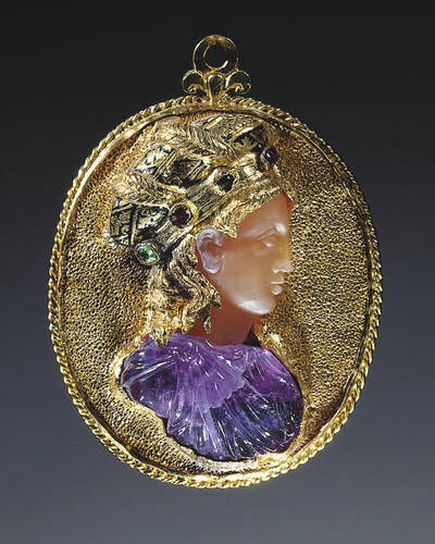 Commesso pendant with a female bust