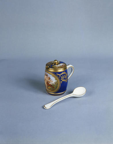 Moutardier and spoon (part of the Louis XVI dinner service)