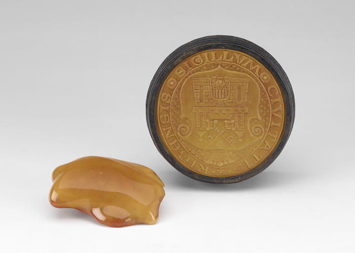 Baltic amber in leather box Baltic amber in leather box
