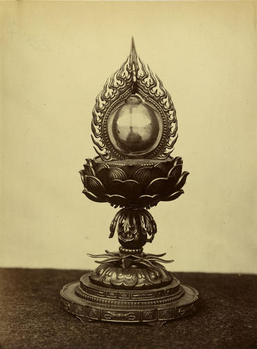 Wish-granting jewel-shaped reliquary Wish-granting jewel-shaped reliquary