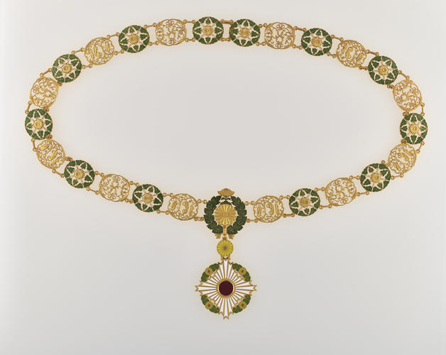 Master: Insignia of the Order of the Chrysanthemum (Japan). George V's collar and collar badge
Item: Order of the Chrysanthemum (Japan). George VI's collar and collar badge Master: Insignia of the Order of the Chrysanthemum (Japan). George V's collar and collar badge
Item: Order of the Chrysanthemum (Japan). George VI's collar and collar badge