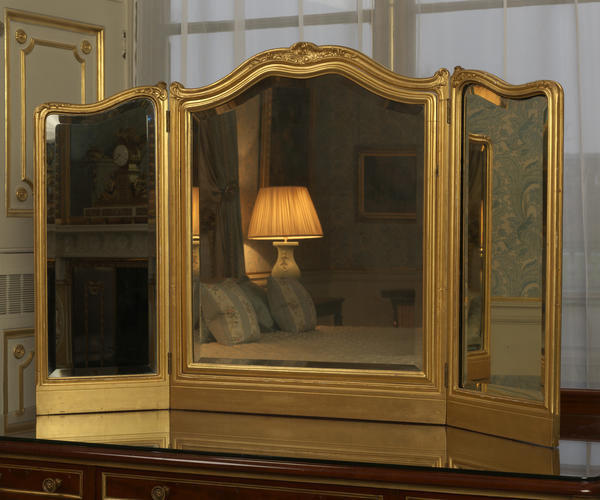 Table mirror