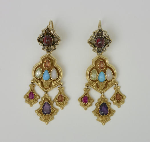 Pair of earrings