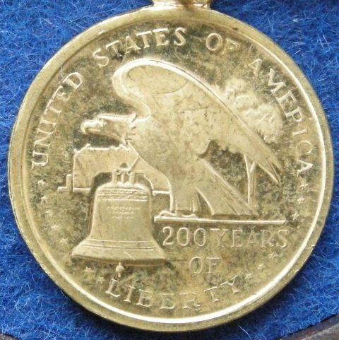 U. S. A. Gilt medal on a 16 cm chain commemorating the Bicentenary of Independence, 1976 U. S. A. Gilt medal on a 16 cm chain commemorating the Bicentenary of Independence, 1976