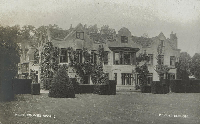 Master: Page 60 of Queen Mary's Album, vol. 14 (28th March 1908 - 13th November 1909)
Item: Huntercombe, Maidenhead Master: Page 60 of Queen Mary's Album, vol. 14 (28th March 1908 - 13th November 1909)
Item: Huntercombe, Maidenhead