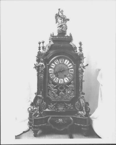 Mantel clock