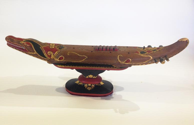 Crocodile zither (mi-gyuang) Crocodile zither (mi-gyuang)