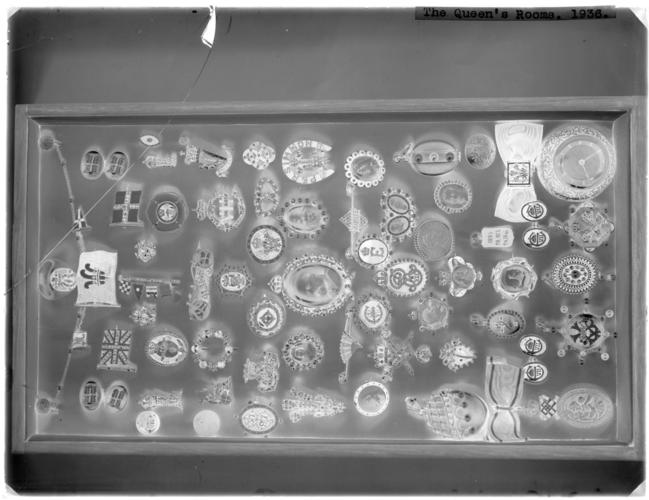 Glass plate negative of bibelots from the Queen's Sitting Room, no 16 Glass plate negative of bibelots from the Queen's Sitting Room, no 16