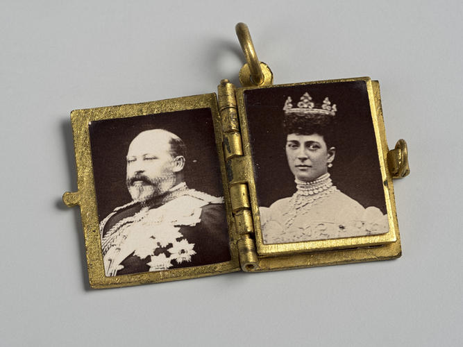 Master: Enamelled 'The Royal Souvenir' Photograph Album. [Queen Mary's Doll's House]
Item: Enamelled 'Royal Souvenir'Photograph Album. [Queen Mary's Doll's House]