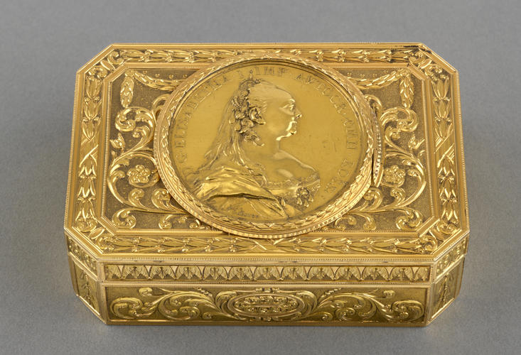 Snuffbox with portrait medallion of Empress Elizabeth of Russia (1709-1762)