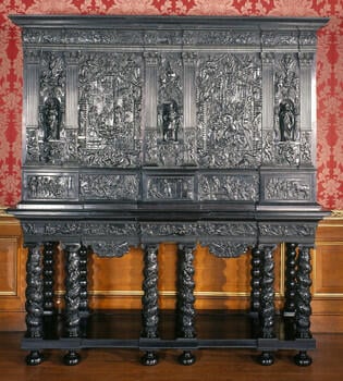Cabinet-on-stand