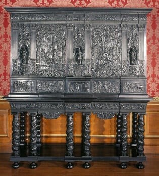 Cabinet-on-stand Cabinet-on-stand