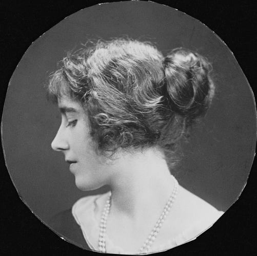 Queen Elizabeth The Queen Mother when Lady Elizabeth Bowes-Lyon (1900-2002) Queen Elizabeth The Queen Mother when Lady Elizabeth Bowes-Lyon (1900-2002)