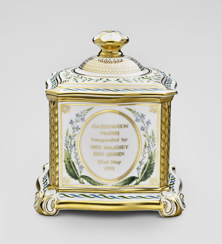 Hand-painted porcelain casket Hand-painted porcelain casket