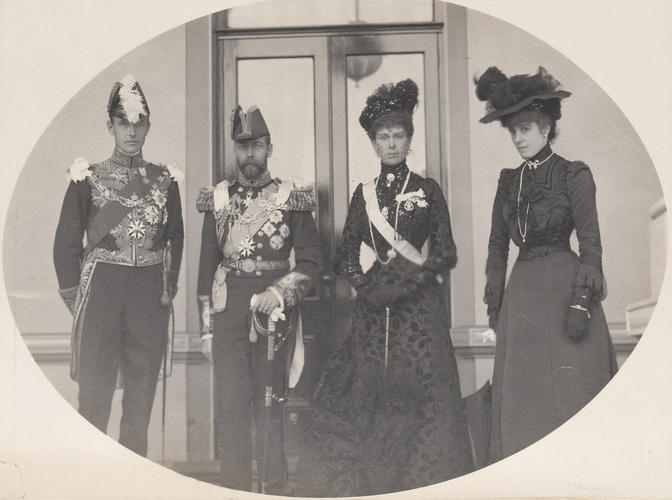 Photograph of the Duke and Duchess of Cornwall and York with Lord and Lady Hopetoun, Melbourne, 9 May 1901 Photograph of the Duke and Duchess of Cornwall and York with Lord and Lady Hopetoun, Melbourne, 9 May 1901
