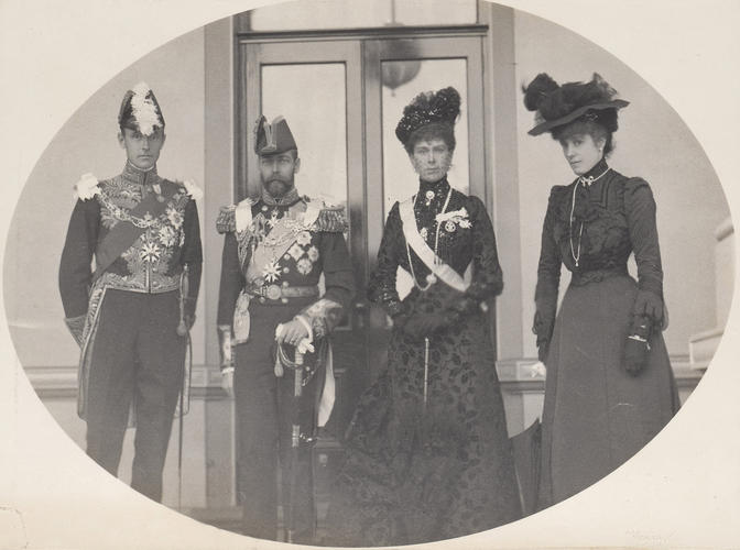 Photograph of the Duke and Duchess of Cornwall and York with Lord and Lady Hopetoun, Melbourne, 9 May 1901