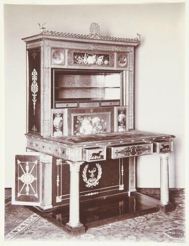 Bureau, open Bureau, open
