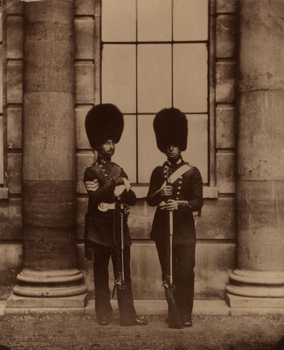 Sergeant and Private of the Grenadier Guards at Buckingham Palace